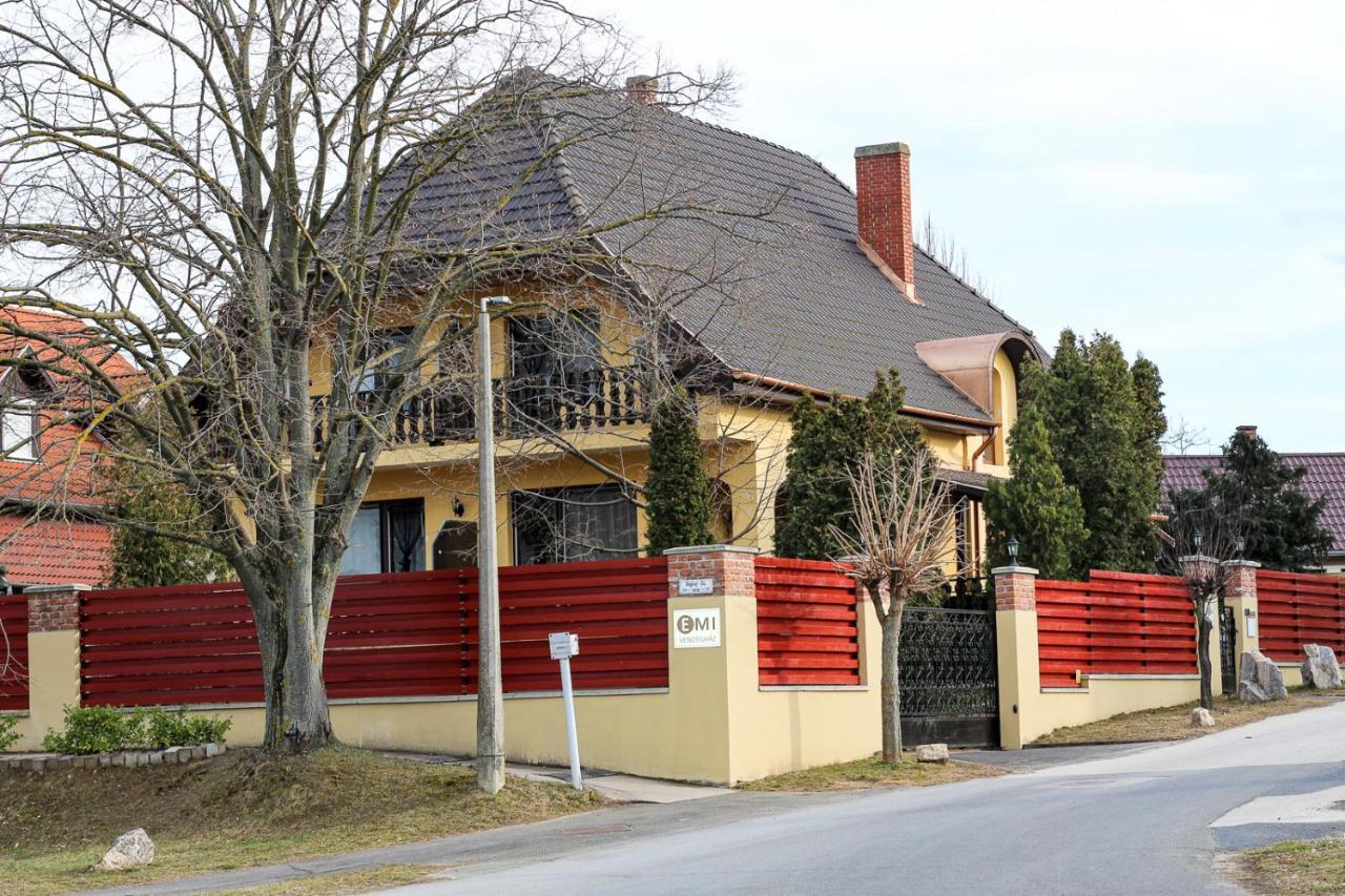 فندق Emi Vendeghaz Balatonszárszó المظهر الخارجي الصورة