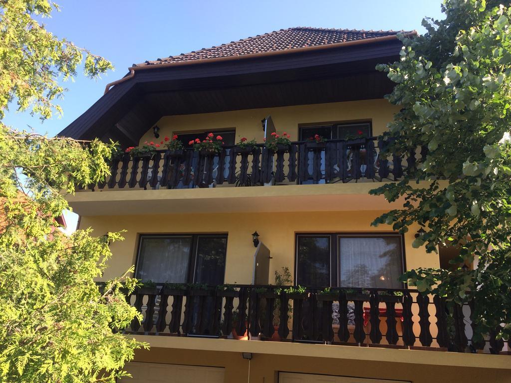فندق Emi Vendeghaz Balatonszárszó المظهر الخارجي الصورة